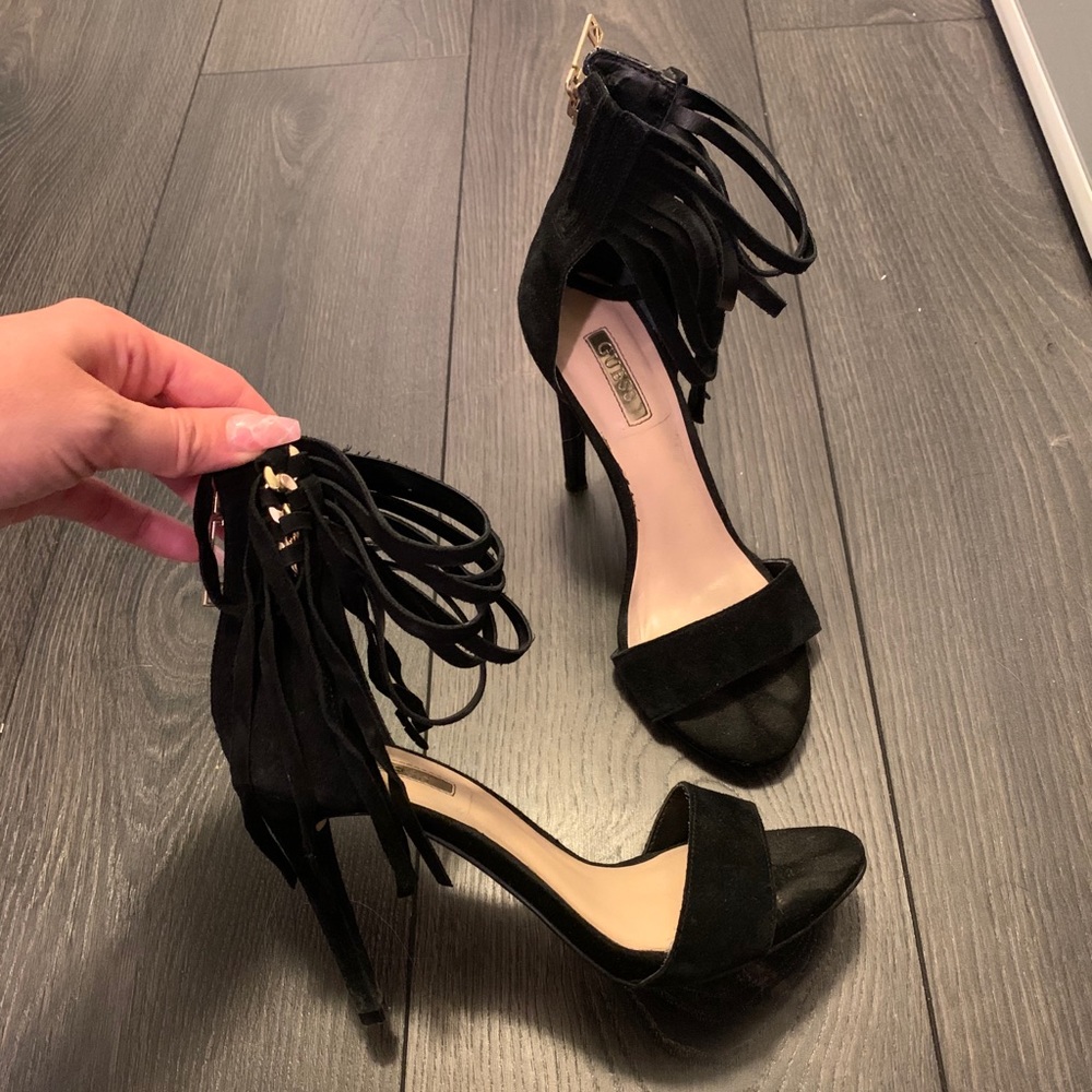 BLACK GUESS HEELS